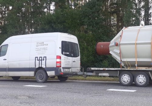 Mikroautobuss kravu pārvadāšanai